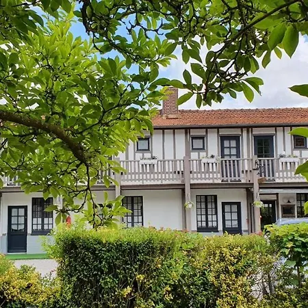 Отель Le Domaine D'herambault Montcavrel