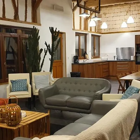 Отель Le Domaine D'herambault 2*