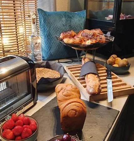 Le Domaine D'herambault Отель 2*