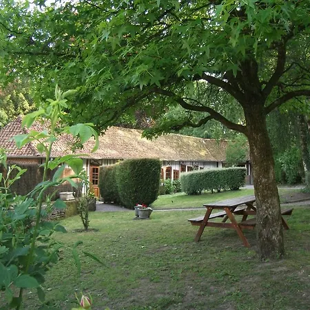 Отель Le Domaine D'herambault Montcavrel
